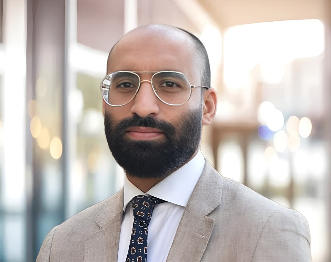 صورة شخصية للدكتور أحمد خان